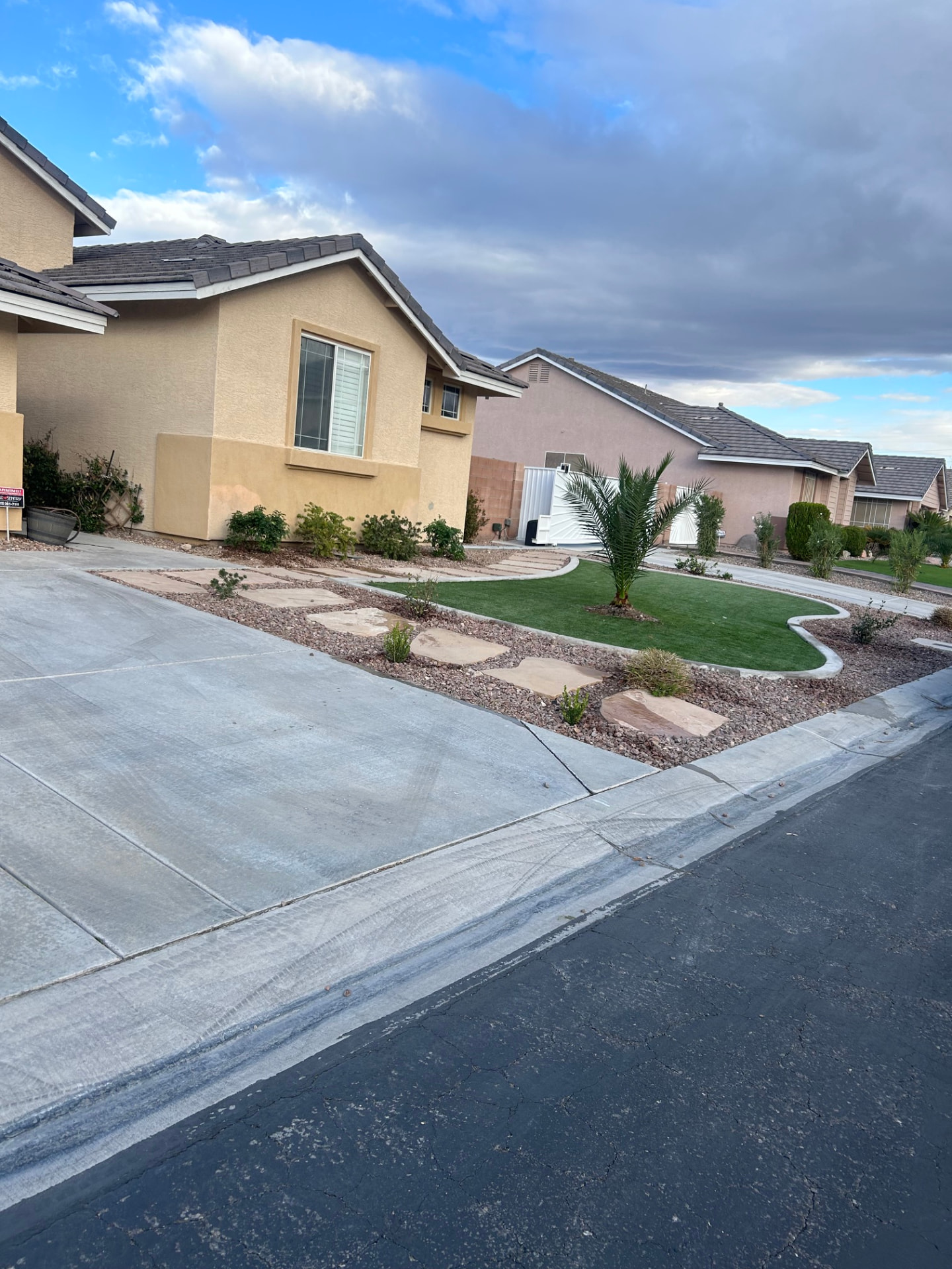 Finished front yard with turf, flagstone accents and decorative rock